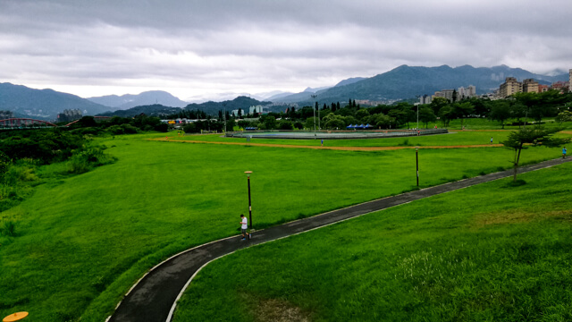 新店陽光橋遠拍台灣東北角山嵐