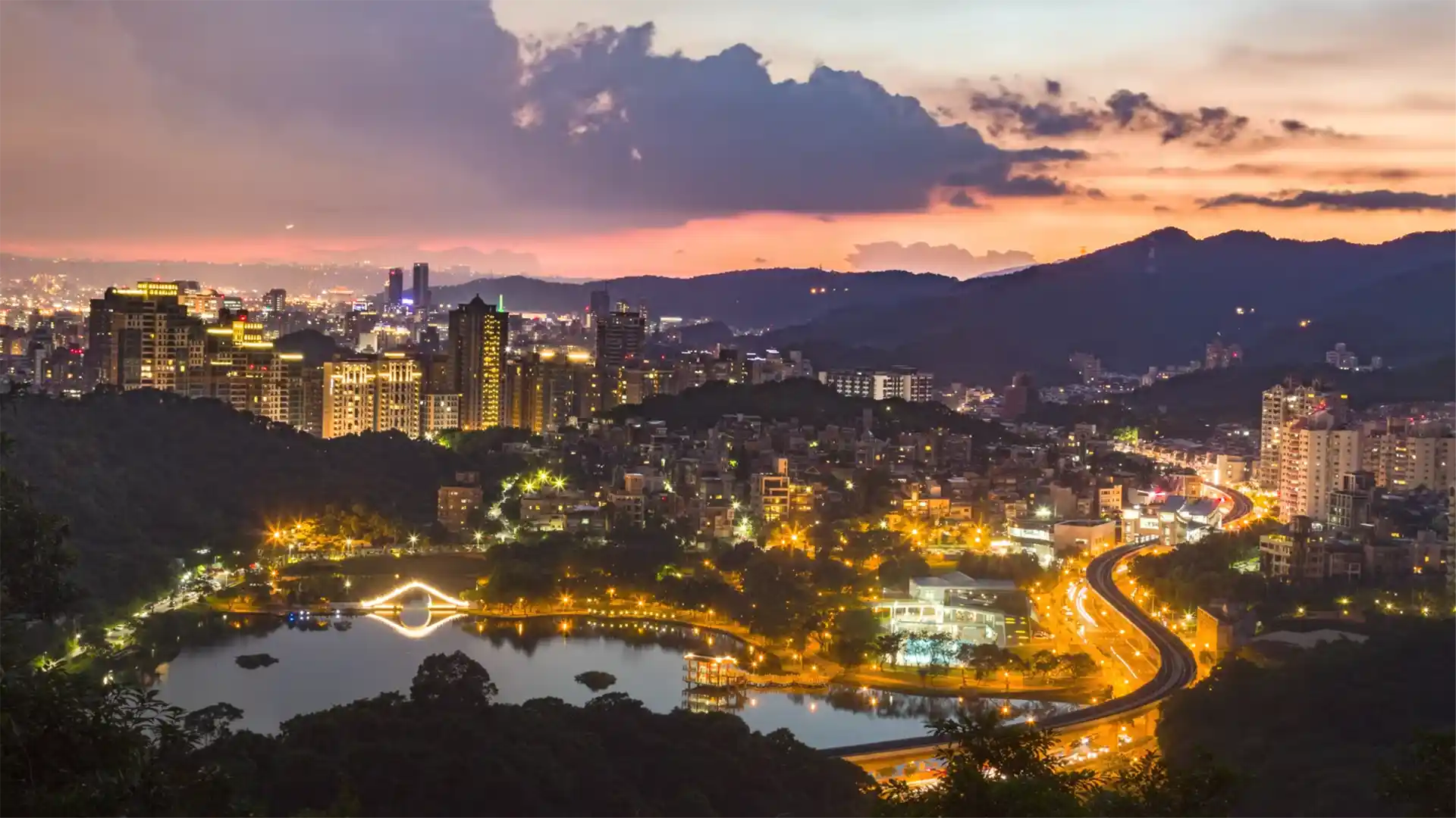 Read more about the article 台北康樂山遠眺大湖公園縮時攝影